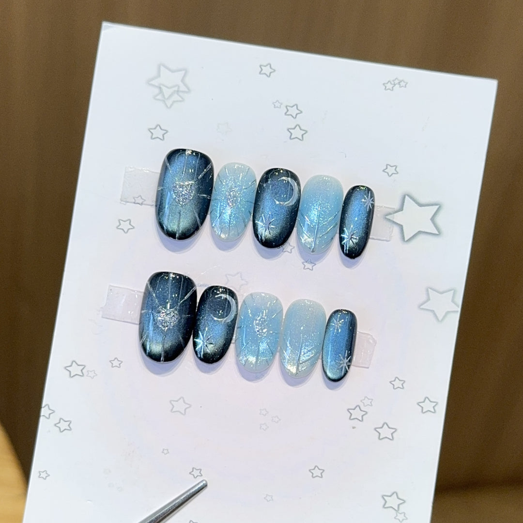 Glamouröse Kunstnagelspitzen mit Sternen- und Glitzereffekten Karnz