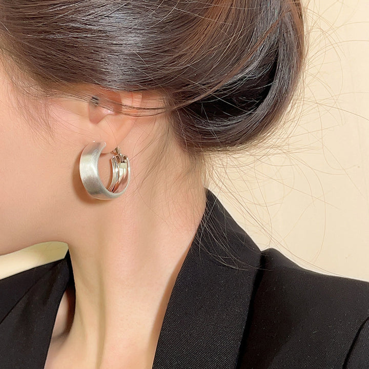 Elegante und Moderne Creolen Aus Hochwertigem Metall Karnz