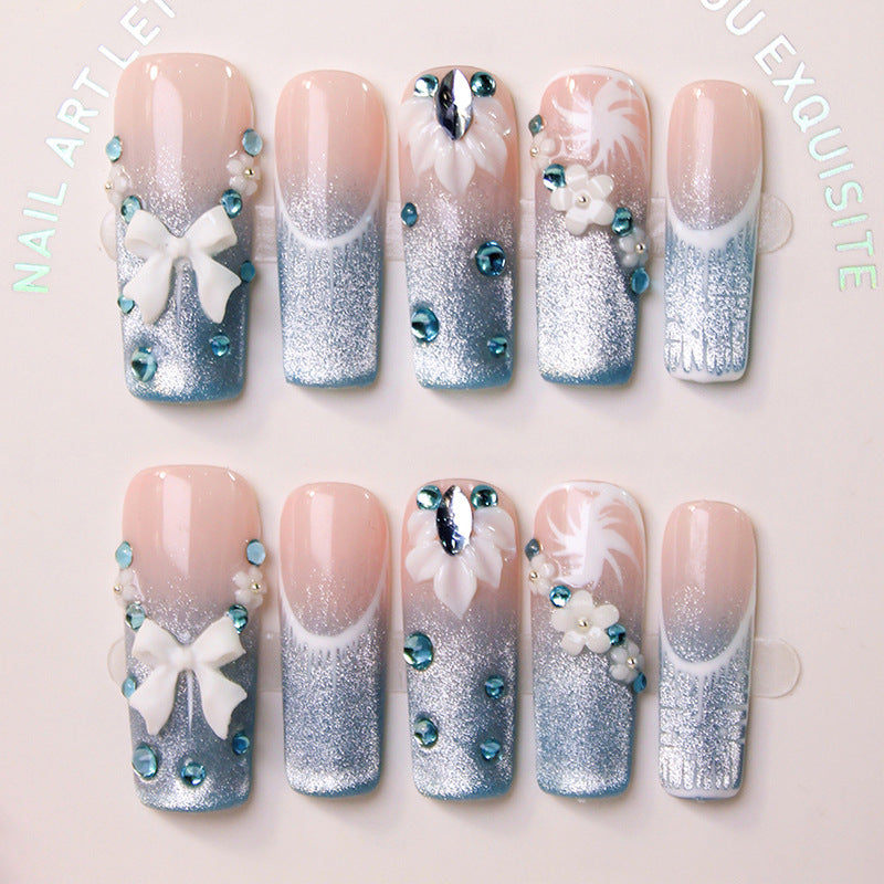 Kunstnagelset mit elegantem Glitzer-Design und feinen Verzierungen Karnz