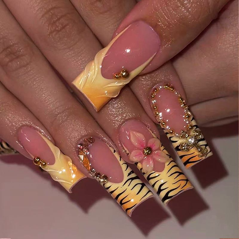 Artisan Dekorative Nagelspitzen Karnz
