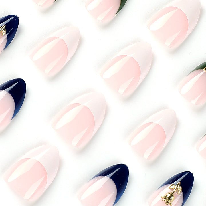 Kunstvolle Nagelspitzen mit Glamourösen Akzenten Karnz