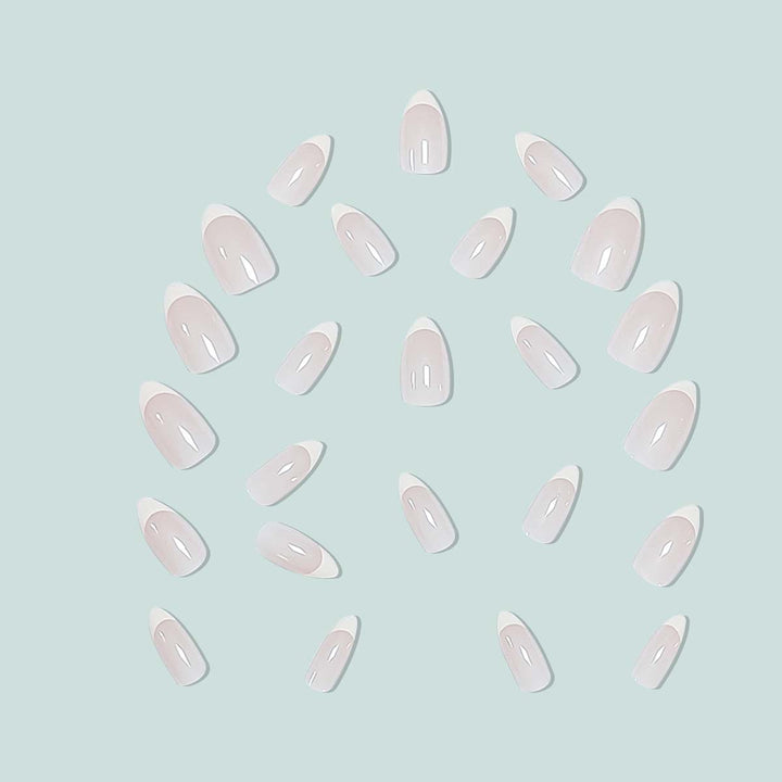 Elegante Stiletto-Nägel mit französischem Design Karnz