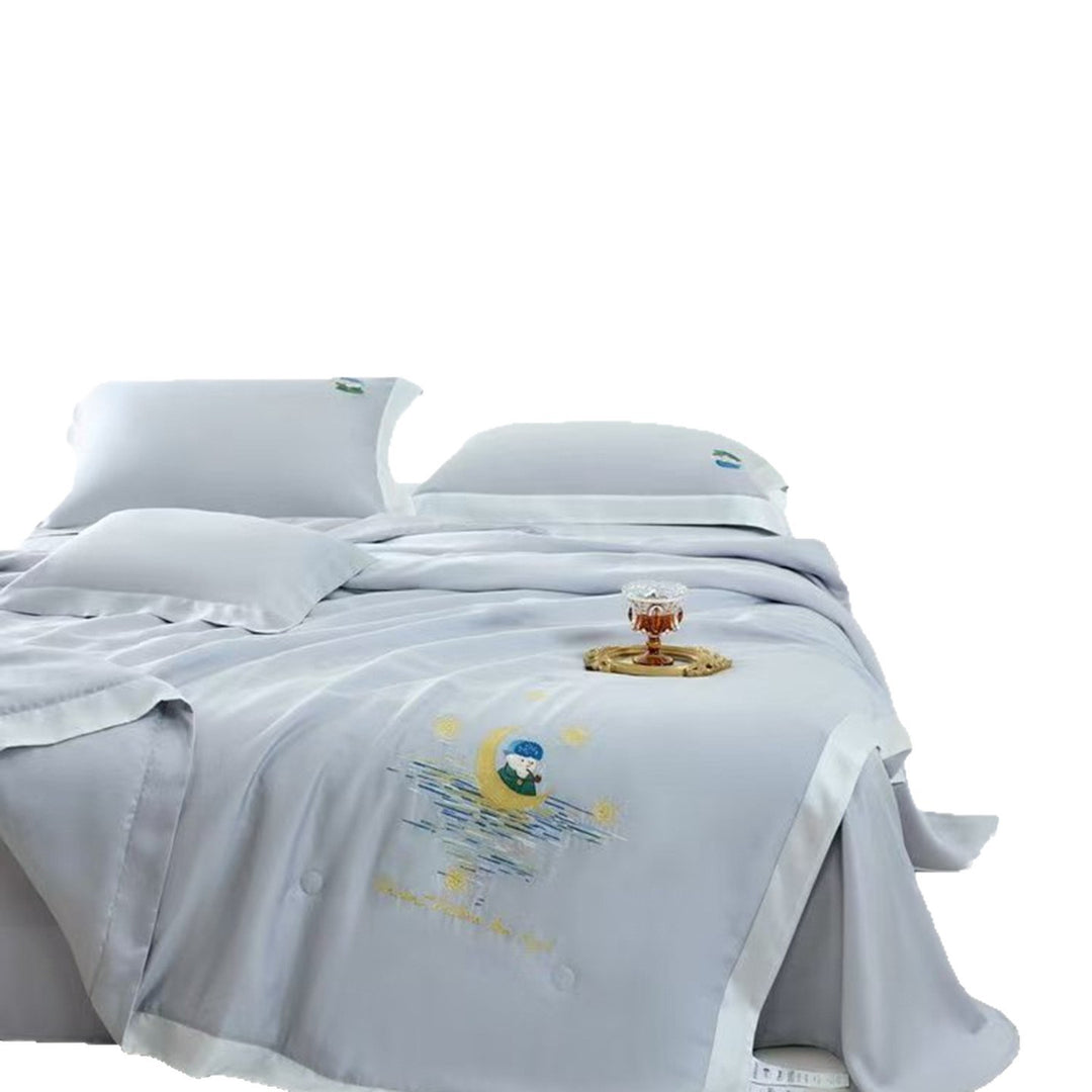 Satin-Bettwäsche-Garnitur mit illustrativer Portrait-Stickerei und feiner Satinkante