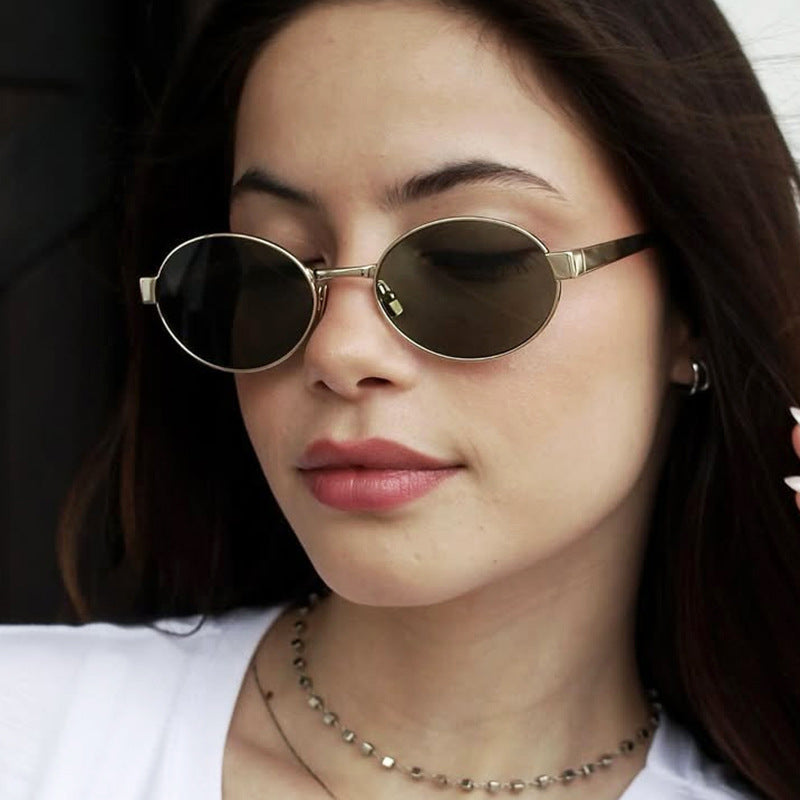Damen runde Brille mit elegantem Metallrahmen und verstellbaren Nasenpads Karnz