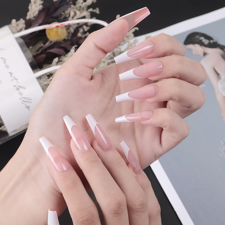 Elegantes Stiletto-Press-On-Nagelset mit zweifarbigen Design Karnz