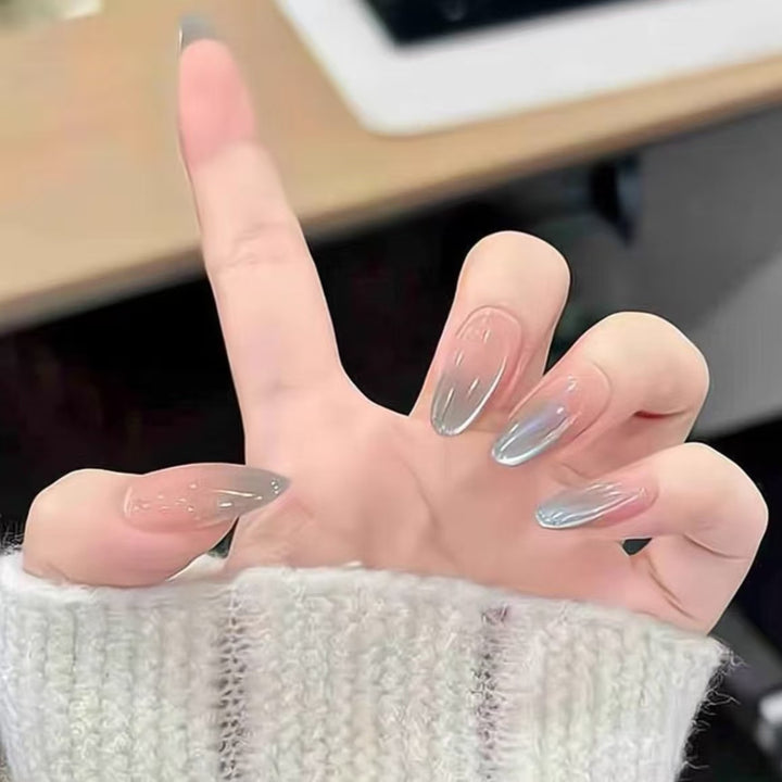 Elegante mandelförmige Nagelverlängerungen