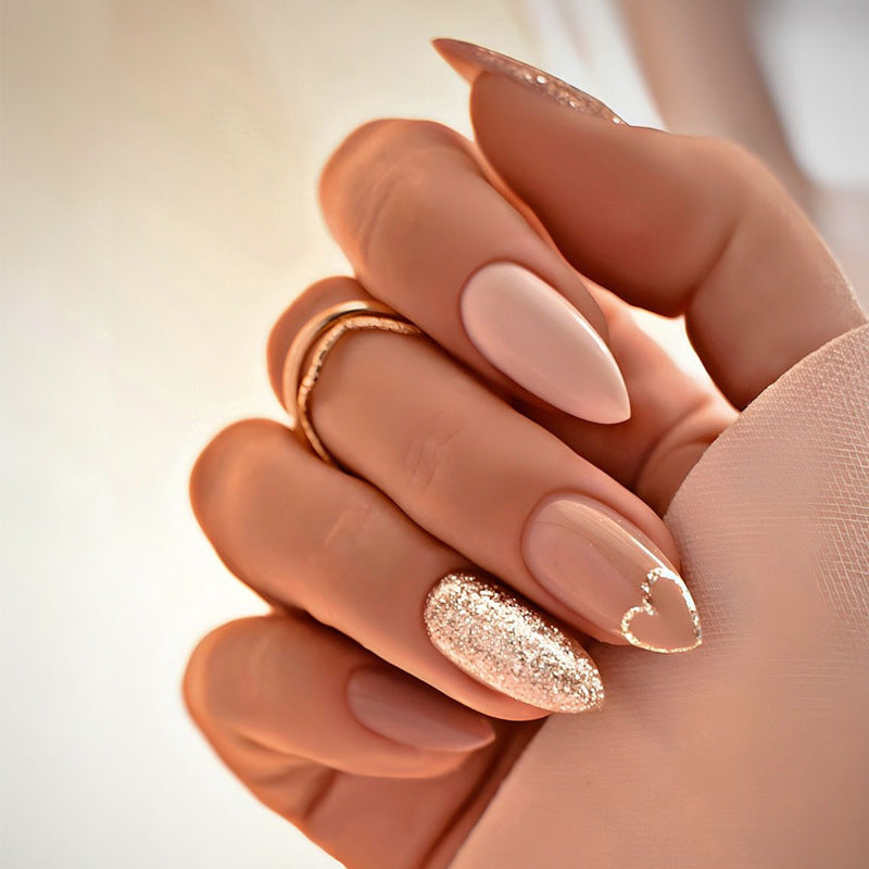 Elegantes Press-On-Nagel-Set mit glitzernden Herzakzenten Karnz