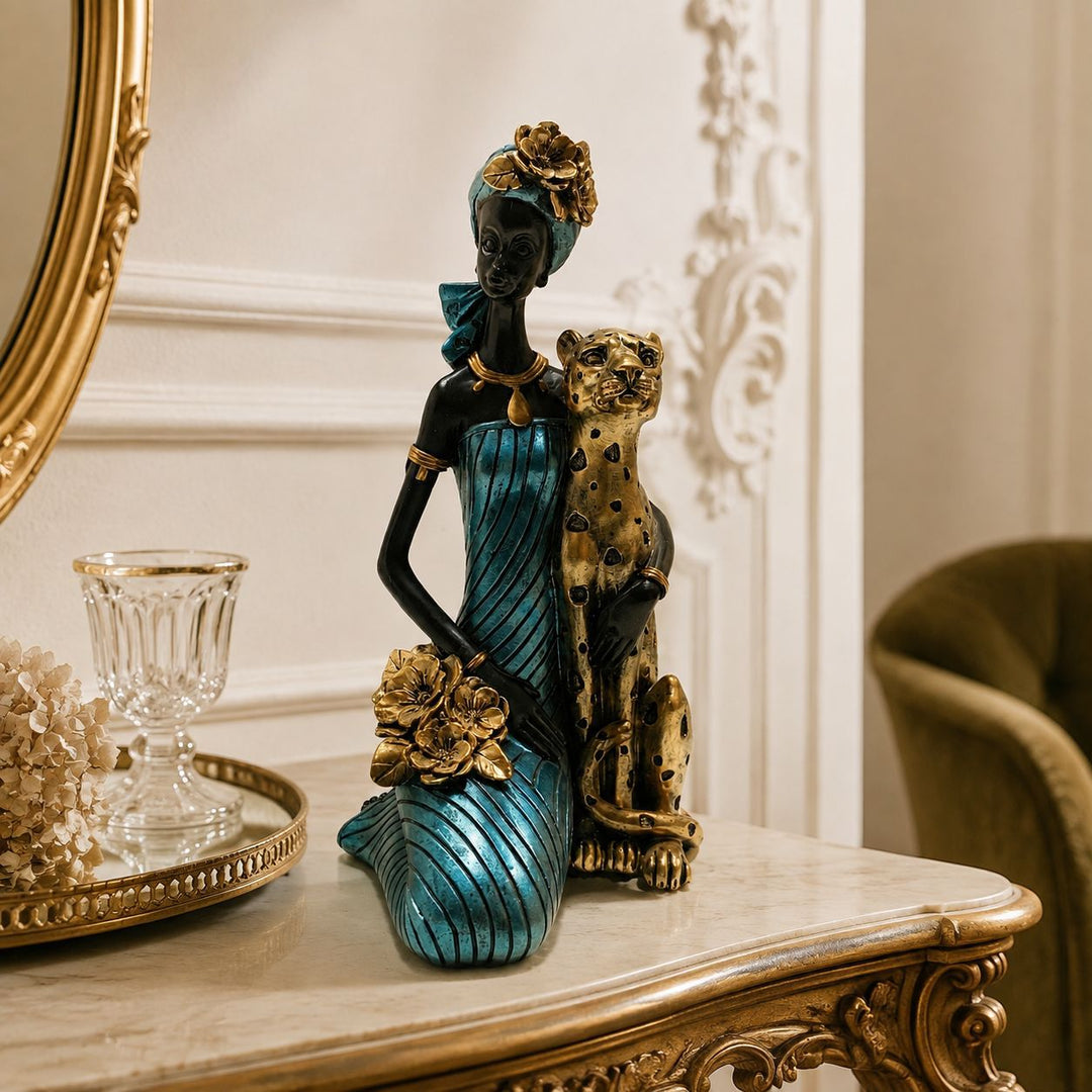 Elegante Skulptur mit Leoparden Karnz