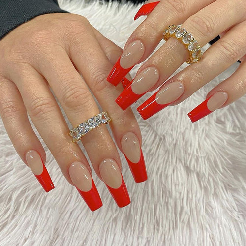 Kunstvolle Stiletto-Nägel mit elegante Farbverlauf Karnz