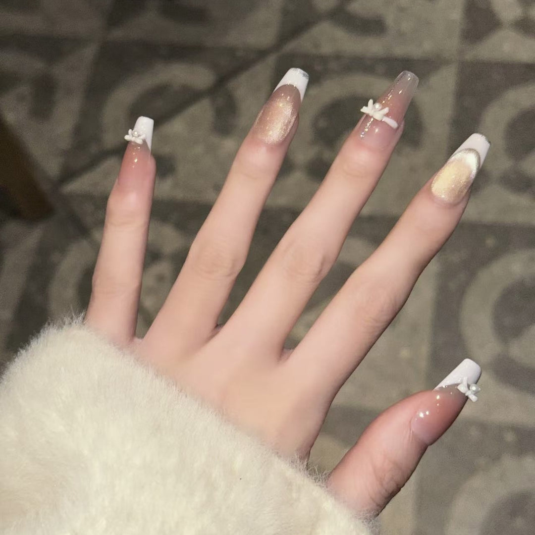 Elegantes wiederverwendbares Press-On-Nagelkunst-Set mit Perlen- und Glitzerakzenten Karnz