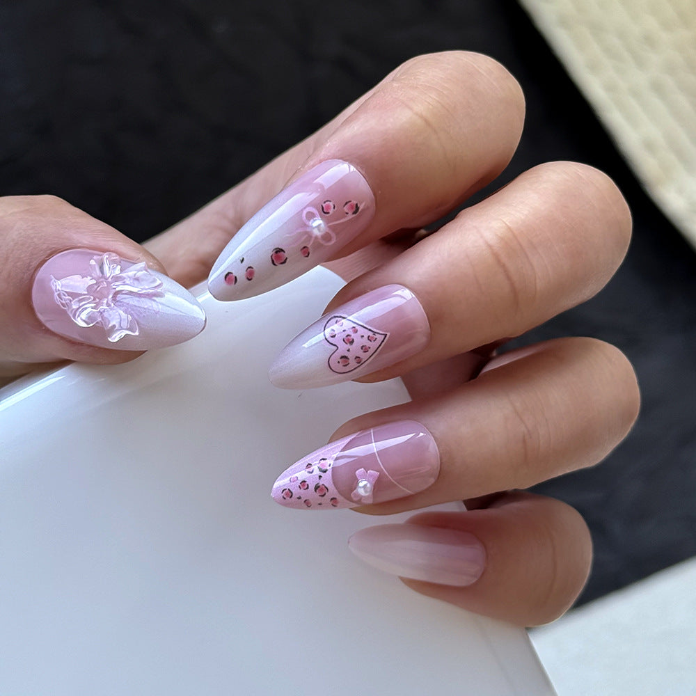 Künstlerisches Herz-verziertes Press-On Nagelset Karnz