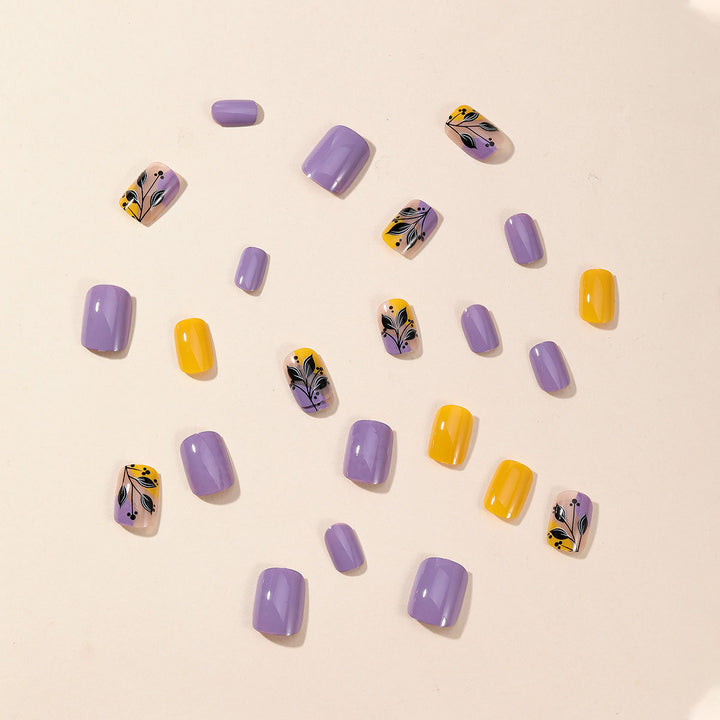 Künstlerisches Floral Nail Art Design Karnz