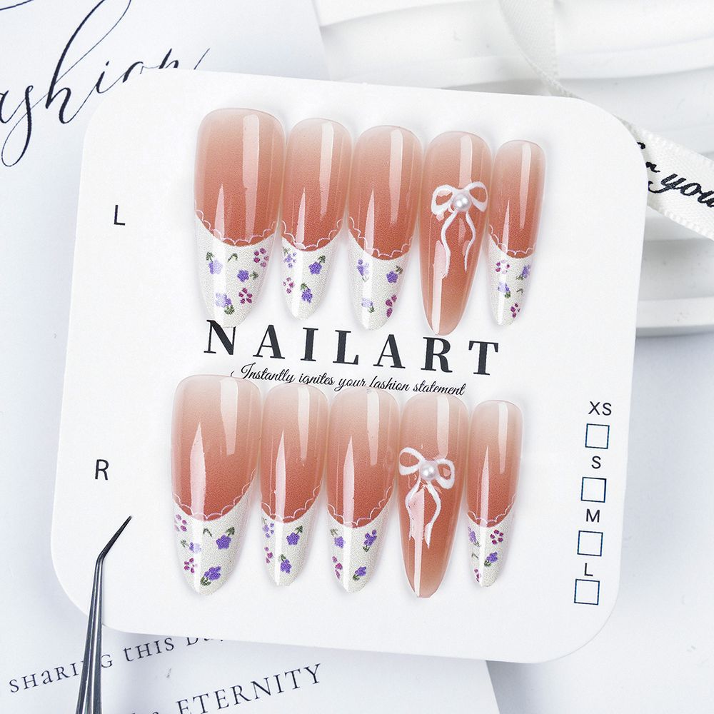 Kreatives thematisches Press-On-Nagelset Karnz