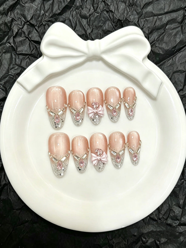 Elegante, mit Kristallen verzierte Press-On Nägel