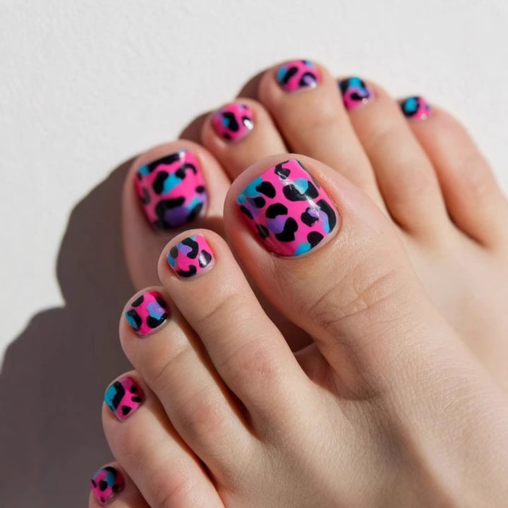 Kunstnagelset mit lebhaften Leopardenmuster Karnz