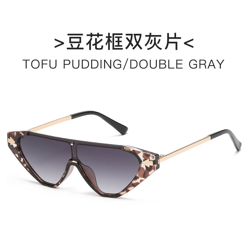 Damen futuristische Sonnenbrille mit markantem Design Karnz