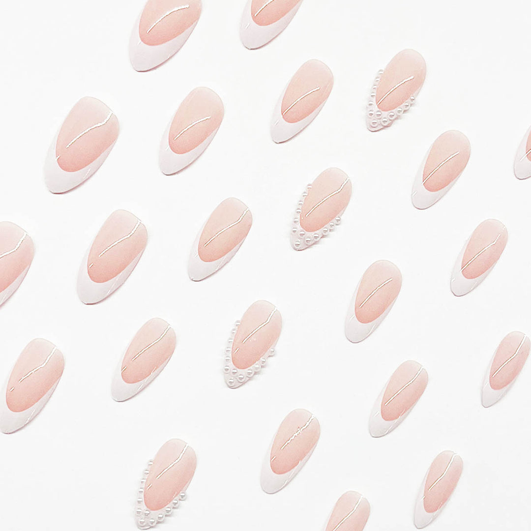 Kunstnagelset mit elegantem Design und 3D-Pearl-Verzierungen Karnz
