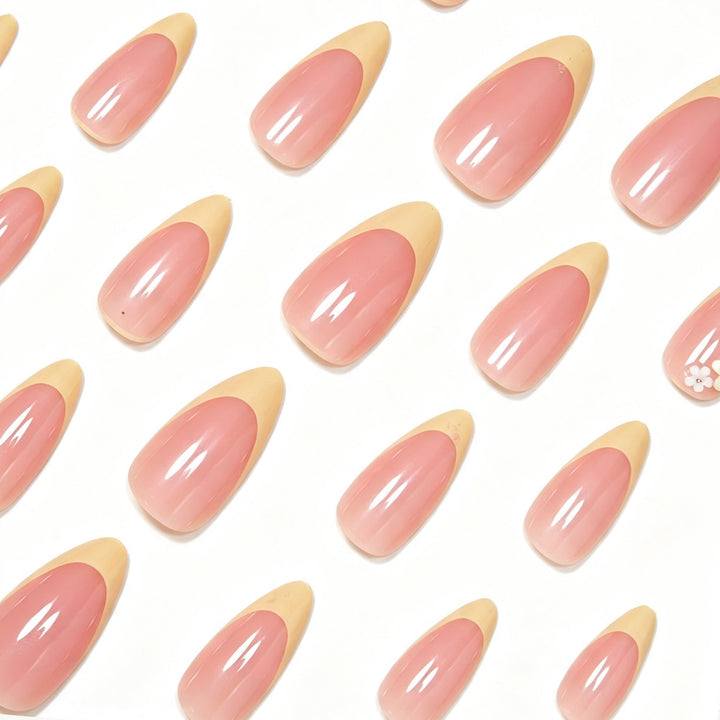 Elegantes florales Akzent-Nagelkunst-Set Karnz