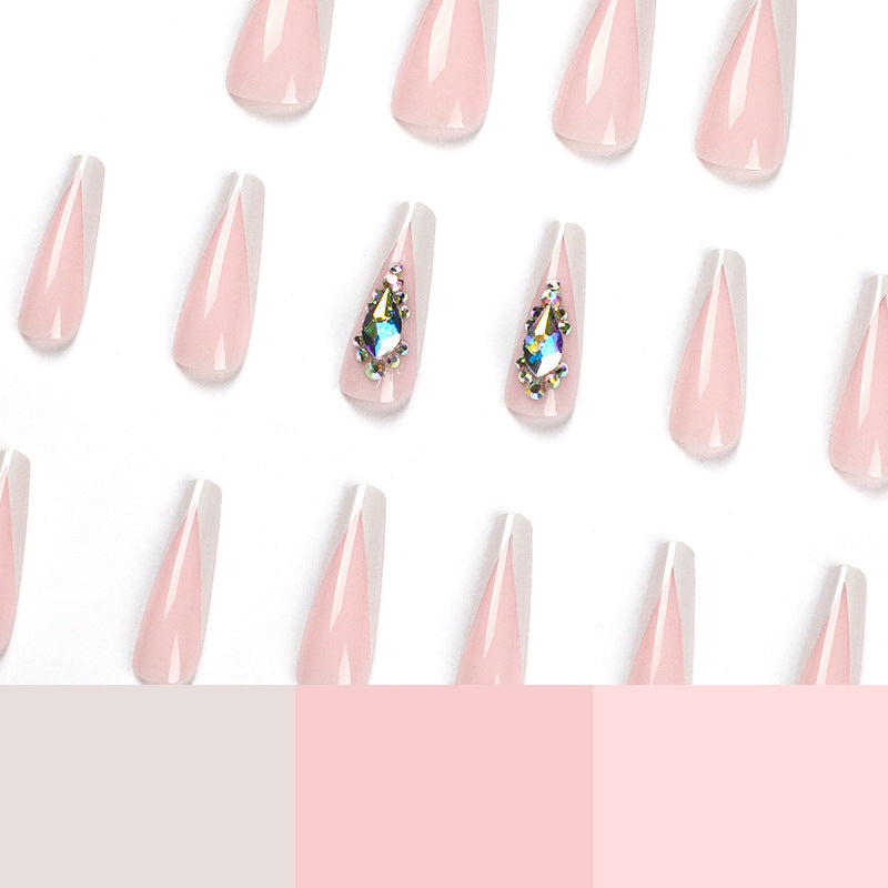 Kunstvolle Nagelverlängerungen mit eleganten Glitzerakzenten Karnz