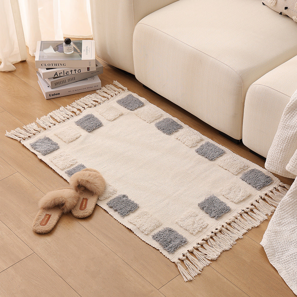 Gewebter Vorleger im Boho-Minimalstil mit kontrastiertem Tufting und Baumwollfransen Karnz
