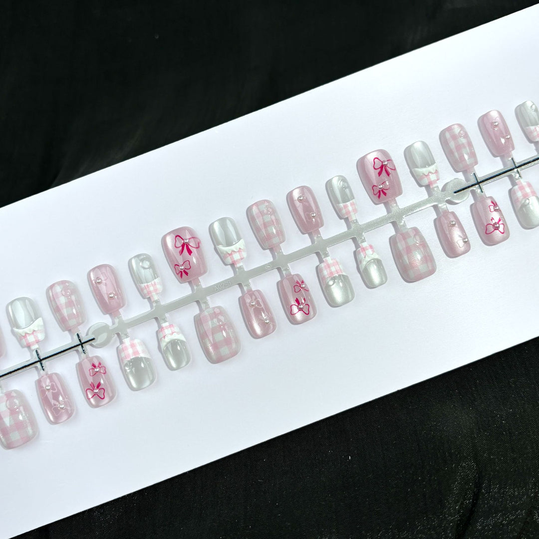 Bogen-verzierter Press-On Nail Art Set
