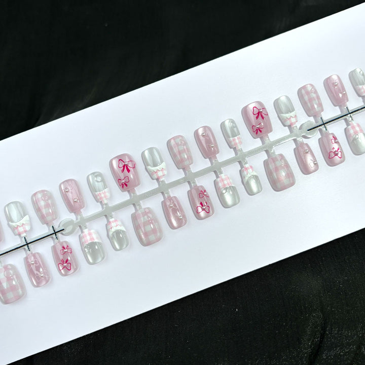 Bogen-verzierter Press-On Nail Art Set
