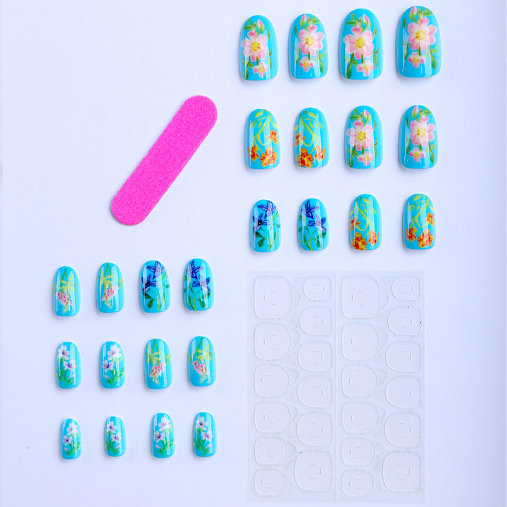 Kunstfingernägel mit Floralem Handdesign Karnz