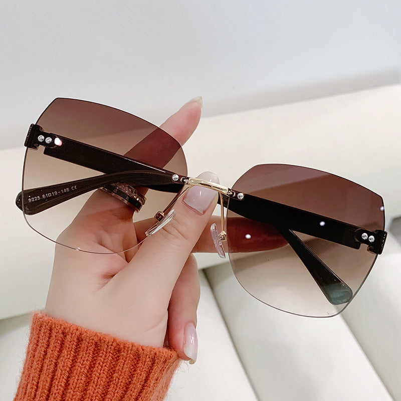 Damen elegante Sonnenbrille mit innovativem Design Karnz