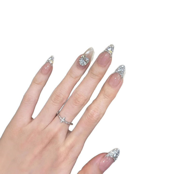 Elegante mit Strass akzentuierte Press-On-Nagelspitzen Karnz