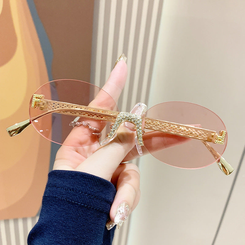 Damen Sonnenbrille mit glitzerndem Rahmen und ovalen Gläsern Karnz
