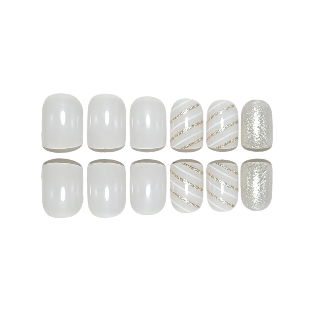 Elegante Glitzer-Nagelkunstverzierungen Karnz