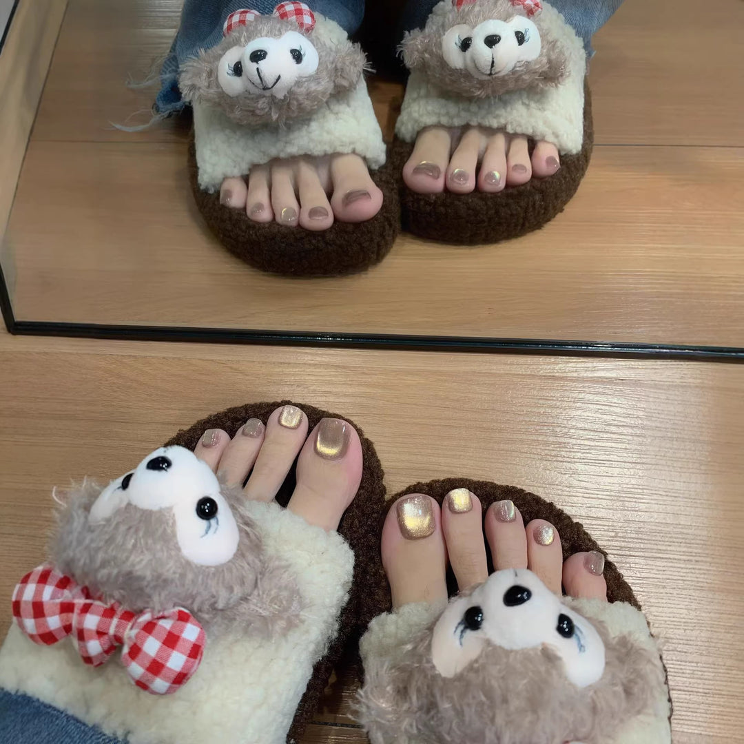 Niedliche Plüschhausschuhe mit Tierdesign