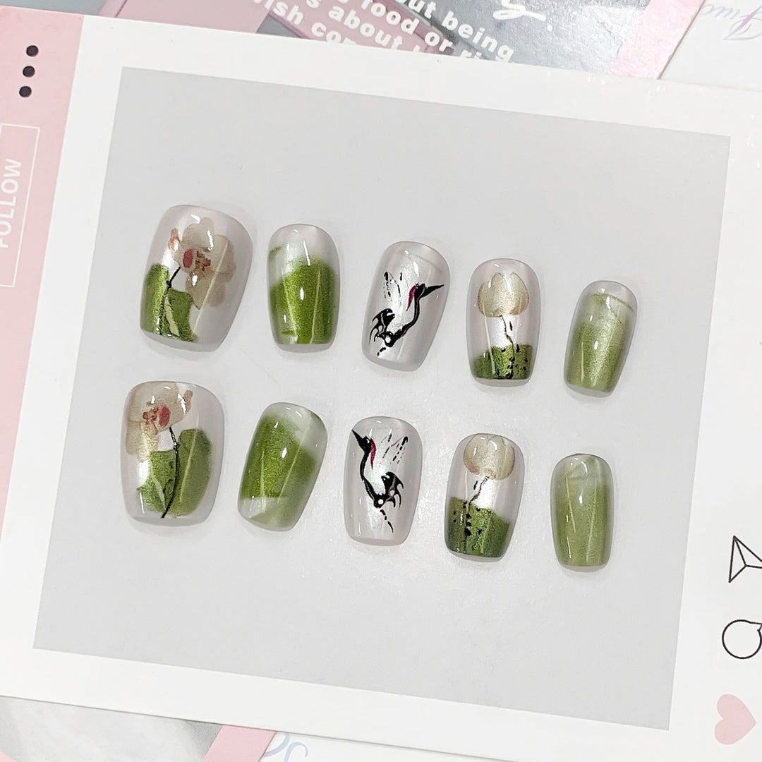 Kunstvolle Nail Art mit floralen Designs Karnz