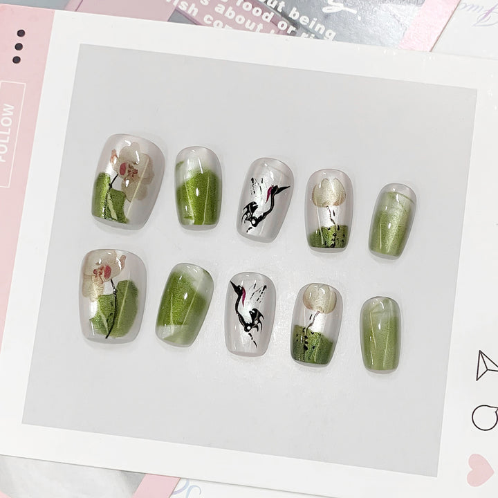 Kunstvolle Nail Art mit floralen Designs Karnz