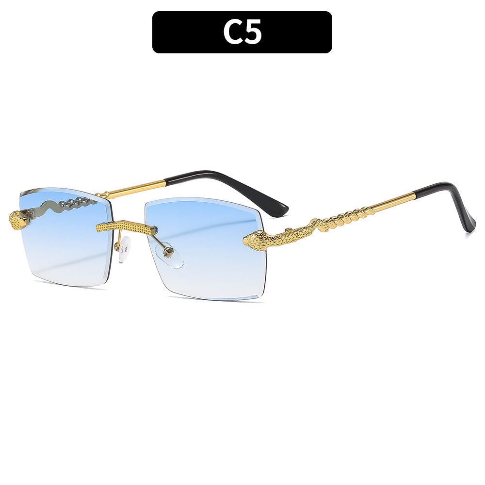 Modische Sonnenbrille mit Schlangendetail