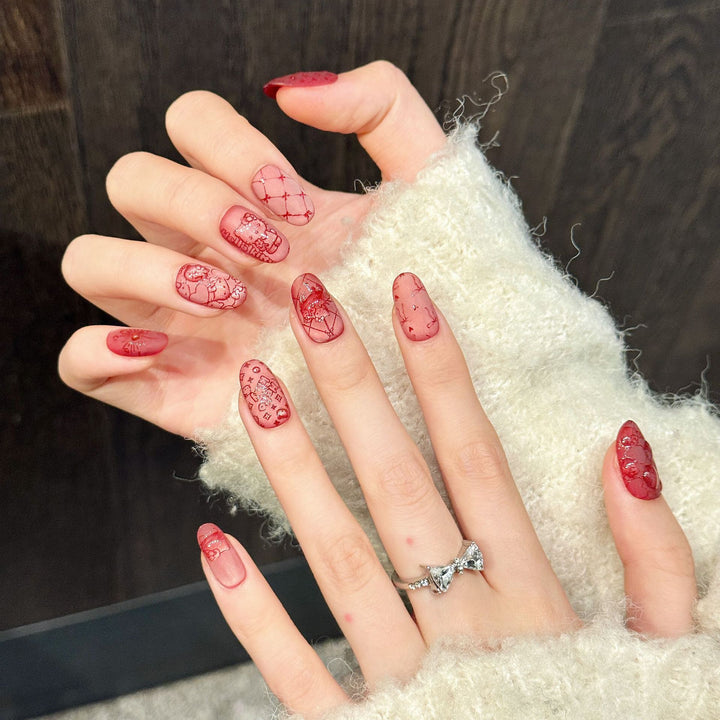 Artistic Press-On Nail Art Set mit verspielten Designs