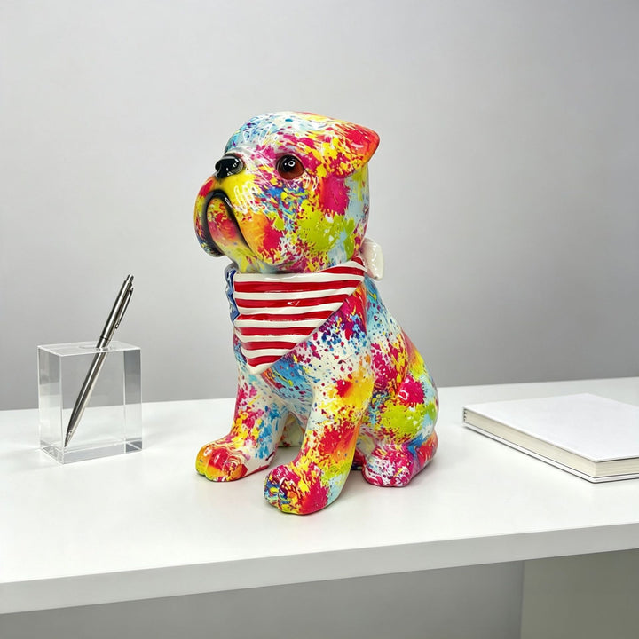 Bunte Dekofigur eines Hundes im modernen Design Karnz