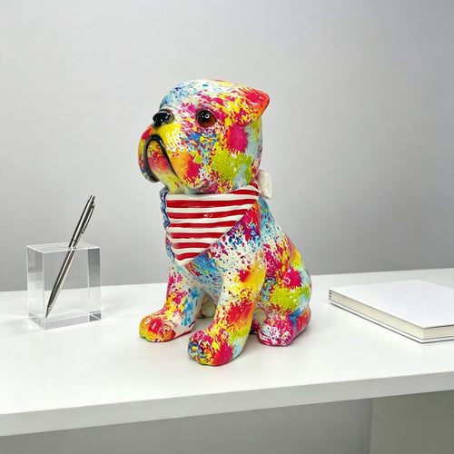 Bunte Dekofigur eines Hundes im modernen Design Karnz