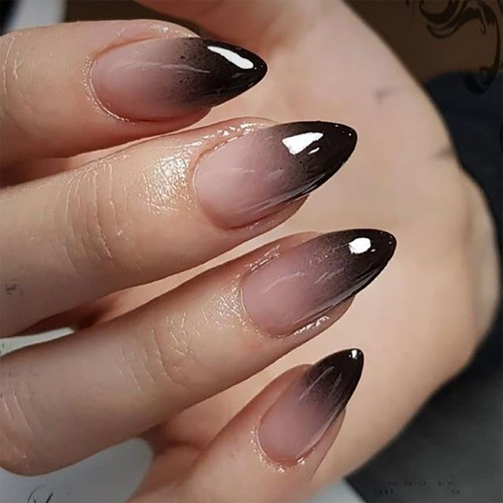 Elegante Kunstnägel mit Hochglanz-Finish und Ombre-Effekt Karnz