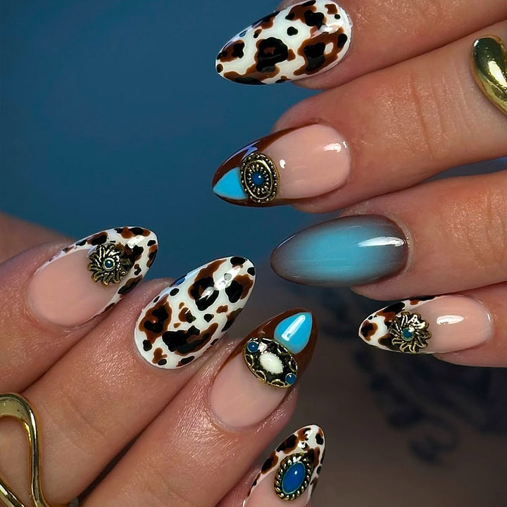 Kunstvolle Stiletto Fingernägel mit Einzigartigen Akzenten Karnz