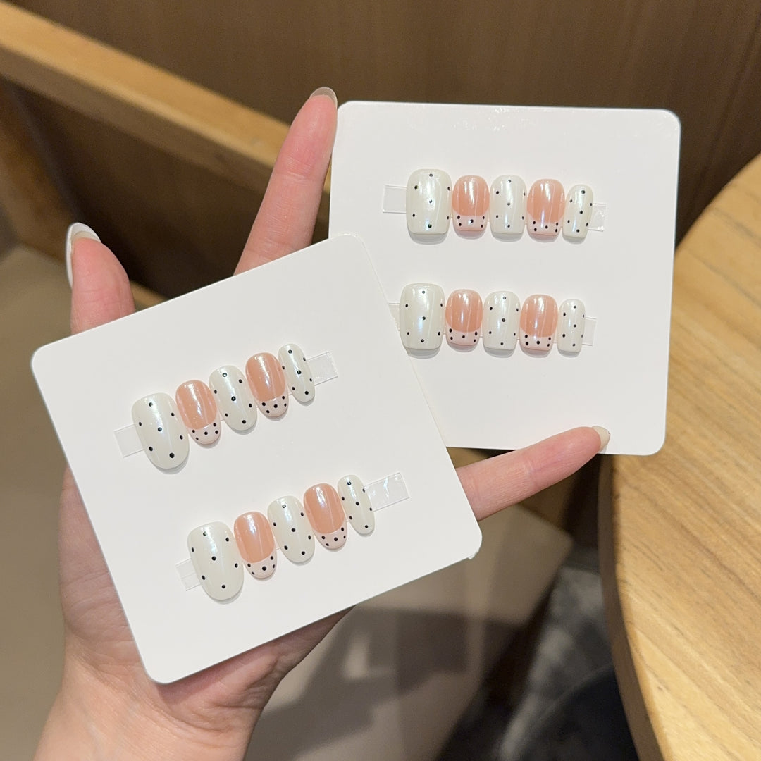 Künstliche Nagelspitzen Im Eleganten Design Karnz