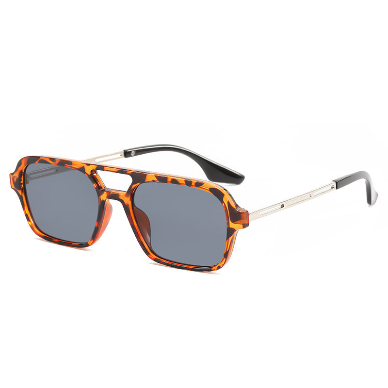 Damen Designer-Sonnenbrille mit elegantem transparentem Rahmen und gelben Gläsern Karnz