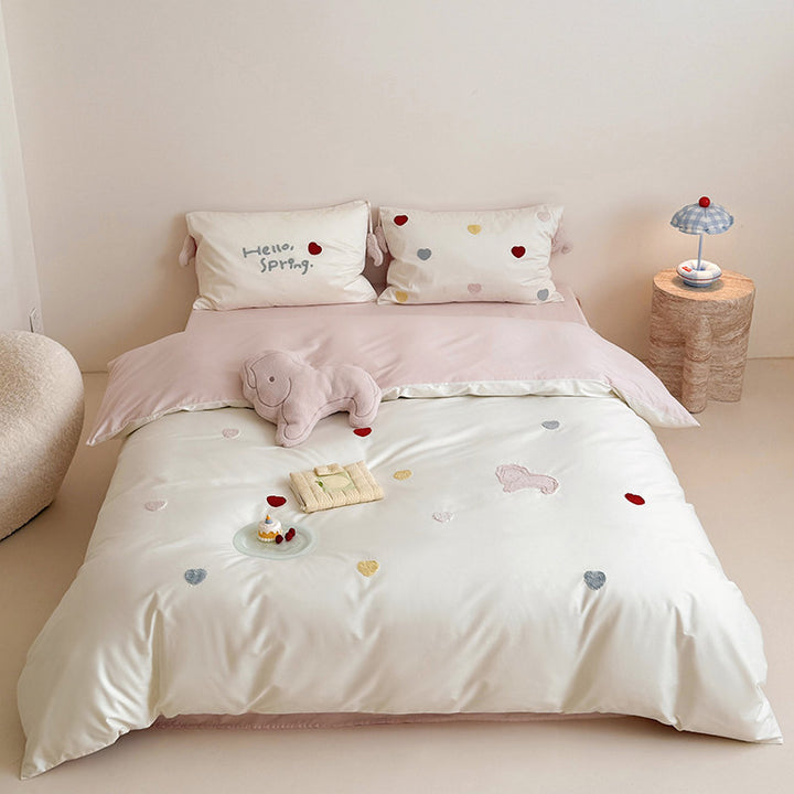 Bestickte Herz Baumwollsatin Bettwäsche Set mit Wendbarem Blush Rückseite und Dekorativen Kissenbezügen