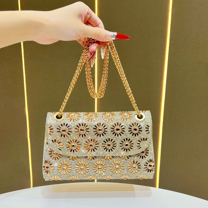 Dekorative blumenverzierte Abendhandtasche