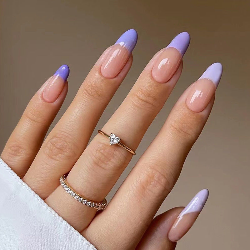 Elegante Nagelkunst mit modernes Ombre-Design Karnz