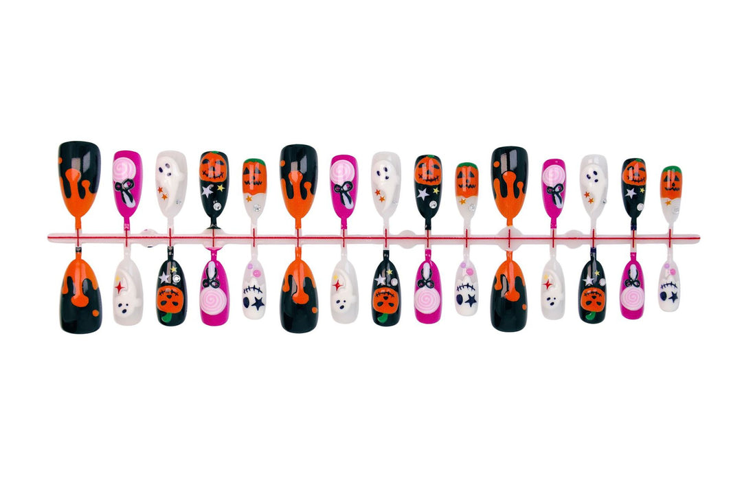 Halloween Kunstnagelset mit kreativen Geister- und Kürbismotiven Karnz