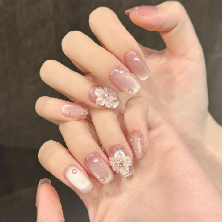 Dekoratives Press-On Nagelkunst Set mit floralen Verzierungen  1791774369