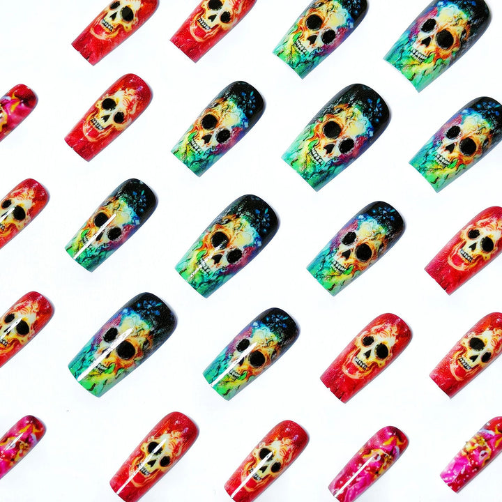Kunstnägel mit Kreativem Totenkopf-Design Karnz