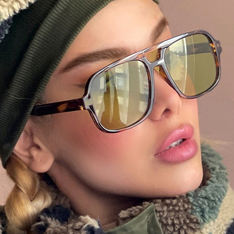 Damen moderne quadratische Sonnenbrille mit stylishem transparentem Rahmen Karnz