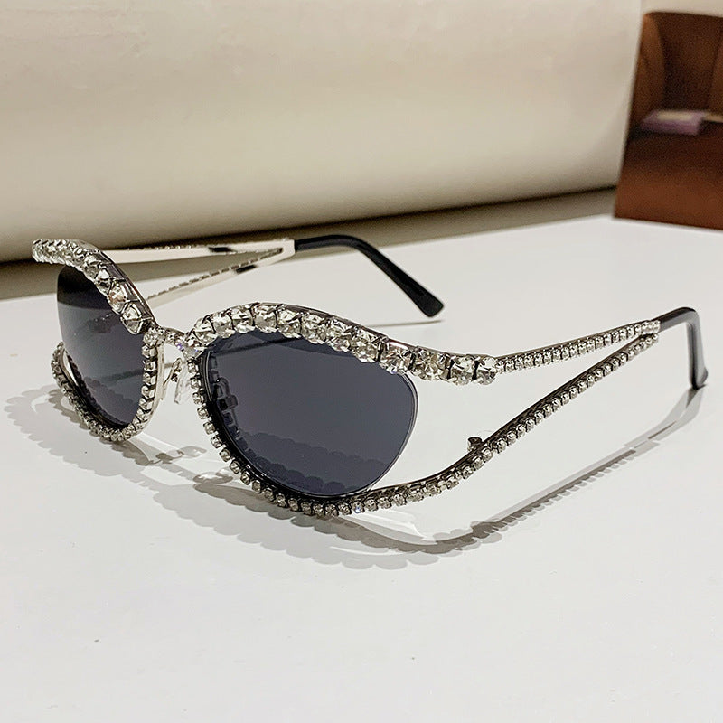 Damen Glamouröse Sonnenbrille mit funkelnden Kristallakzenten Karnz